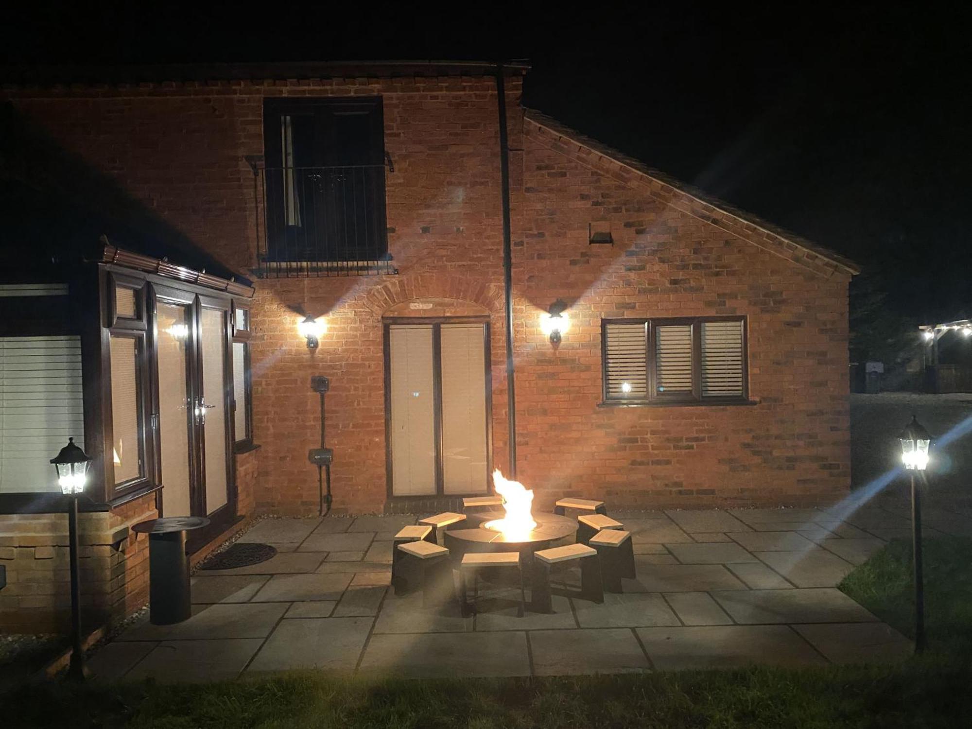 The Coach House Villa Birmingham Bagian luar foto