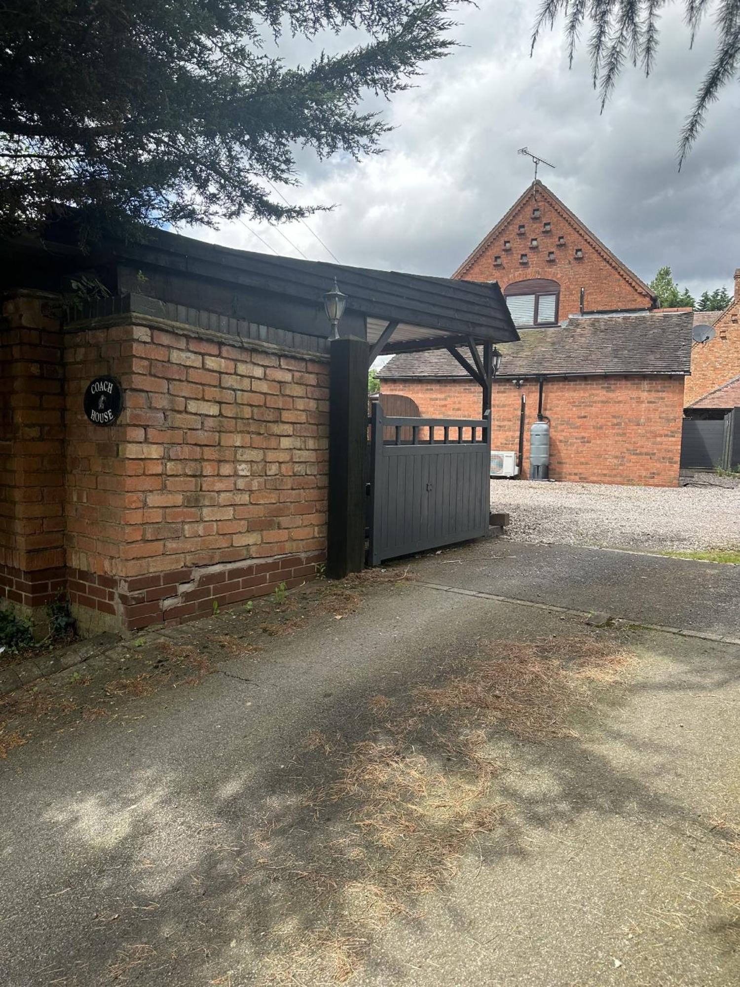 The Coach House Villa Birmingham Bagian luar foto